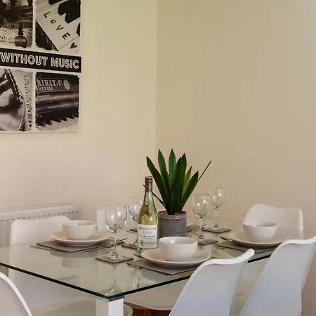 Spacious New Build By Our Home Short Stays With Free Parking And Tv In Each Bedroom Macclesfield Exterior photo