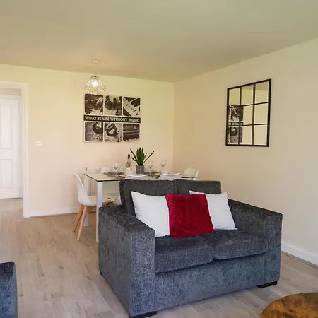 Spacious New Build By Our Home Short Stays With Free Parking And Tv In Each Bedroom Macclesfield Exterior photo