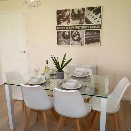 Spacious New Build By Our Home Short Stays With Free Parking And Tv In Each Bedroom Macclesfield Exterior photo