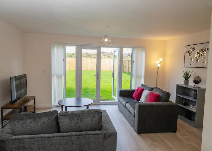 Spacious New Build By Our Home Short Stays With Free Parking And Tv In Each Bedroom