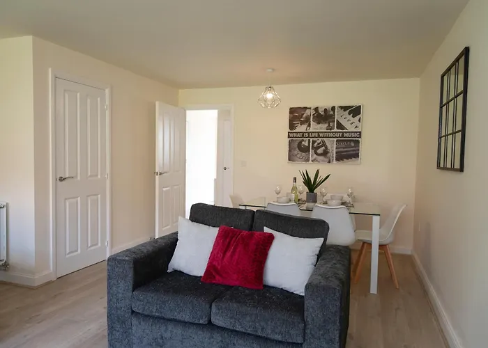 Spacious New Build By Our Home Short Stays With Free Parking And Tv In Each Bedroom