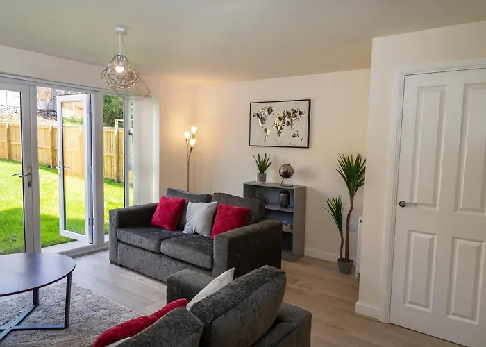 Spacious New Build By Our Home Short Stays With Free Parking And Tv In Each Bedroom