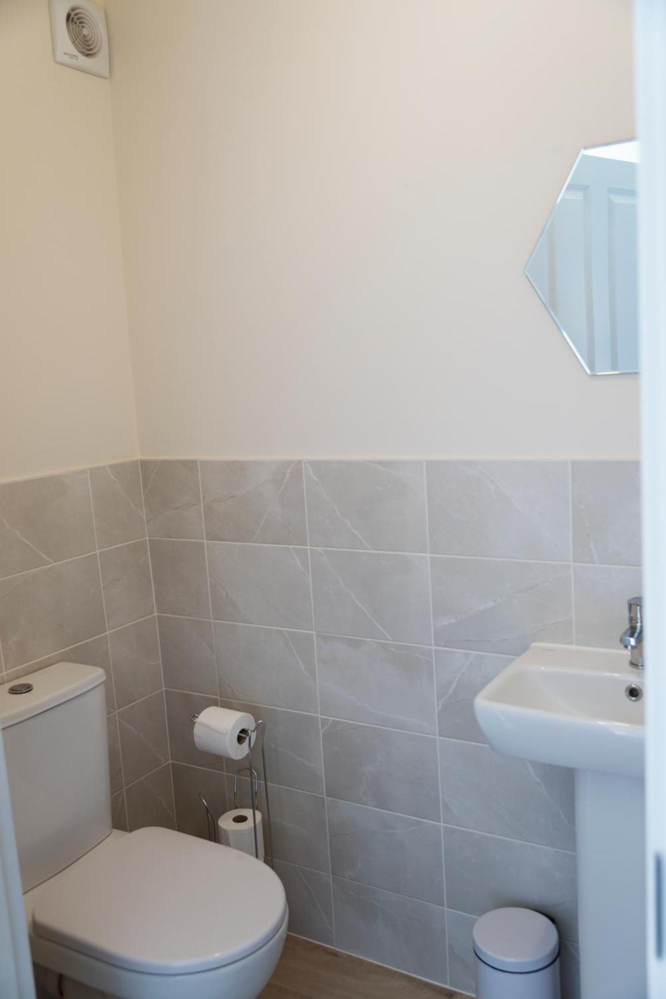 Apartment Spacious New Build By Our Short With Free Parking And Tv In Each Bedroom Macclesfield