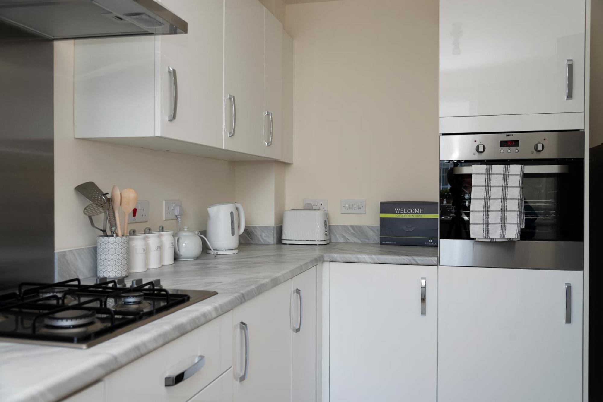 Spacious New Build By Our Short With Free Parking And Tv In Each Bedroom