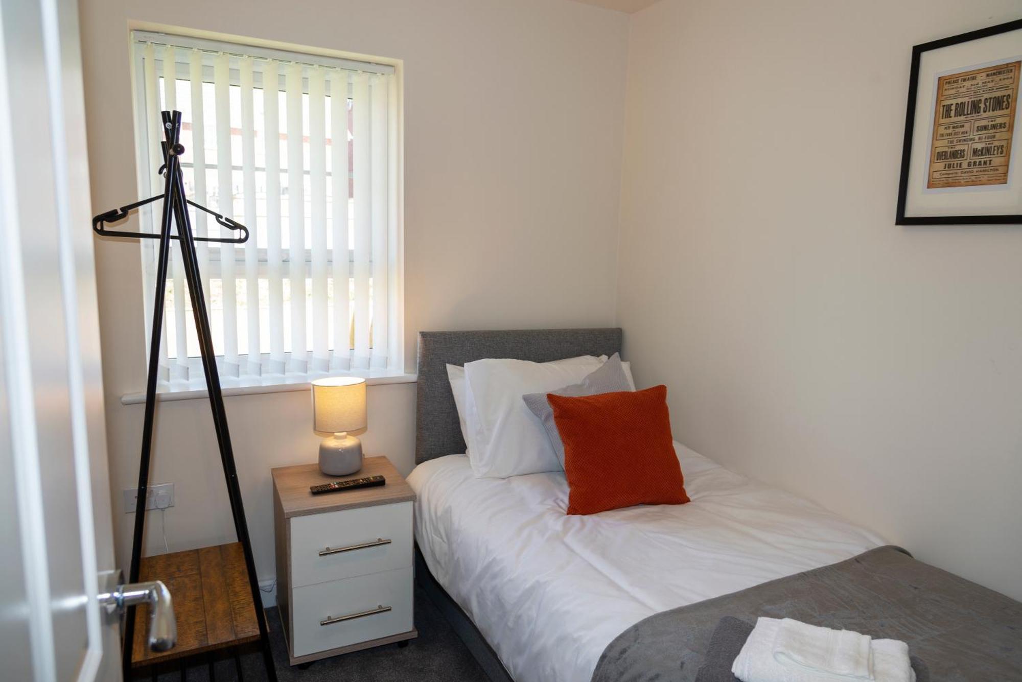 Apartment Spacious New Build By Our Short With Free Parking And Tv In Each Bedroom Macclesfield