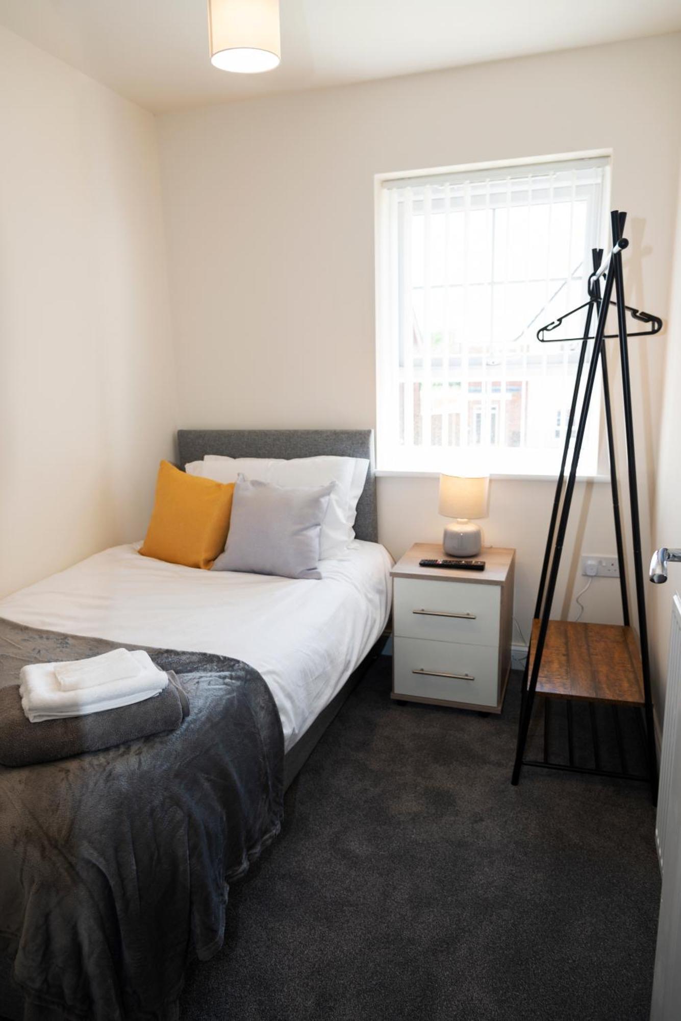 Spacious New Build By Our Short With Free Parking And Tv In Each Bedroom Macclesfield