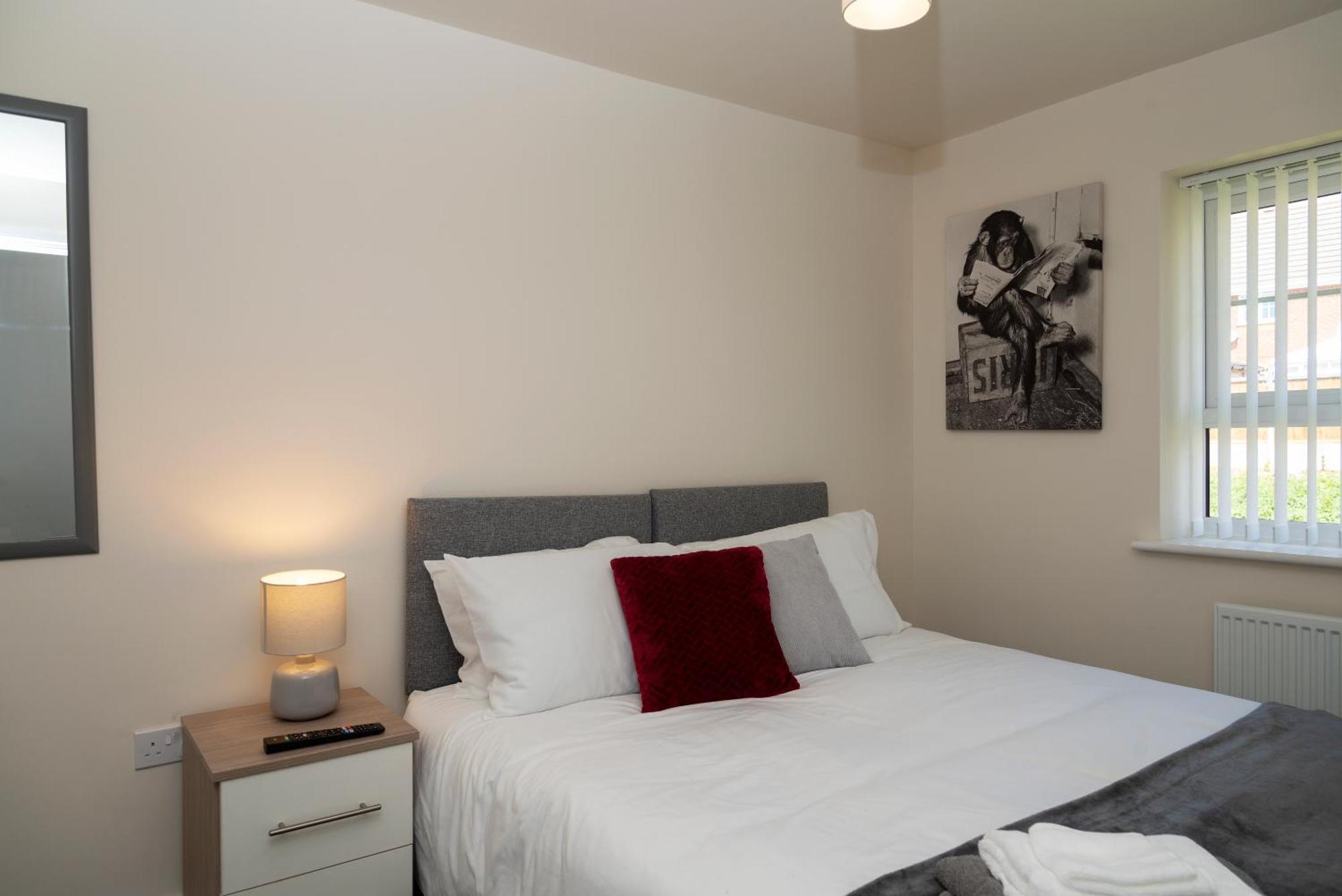 Spacious New Build By Our Short With Free Parking And Tv In Each Bedroom