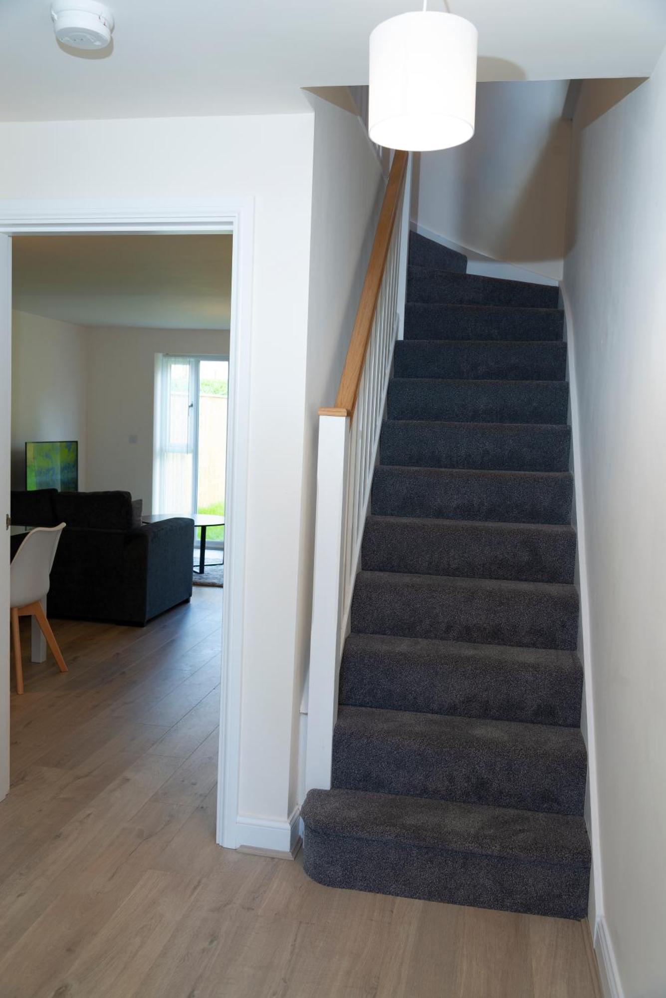 Spacious New Build By Our Short With Free Parking And Tv In Each Bedroom