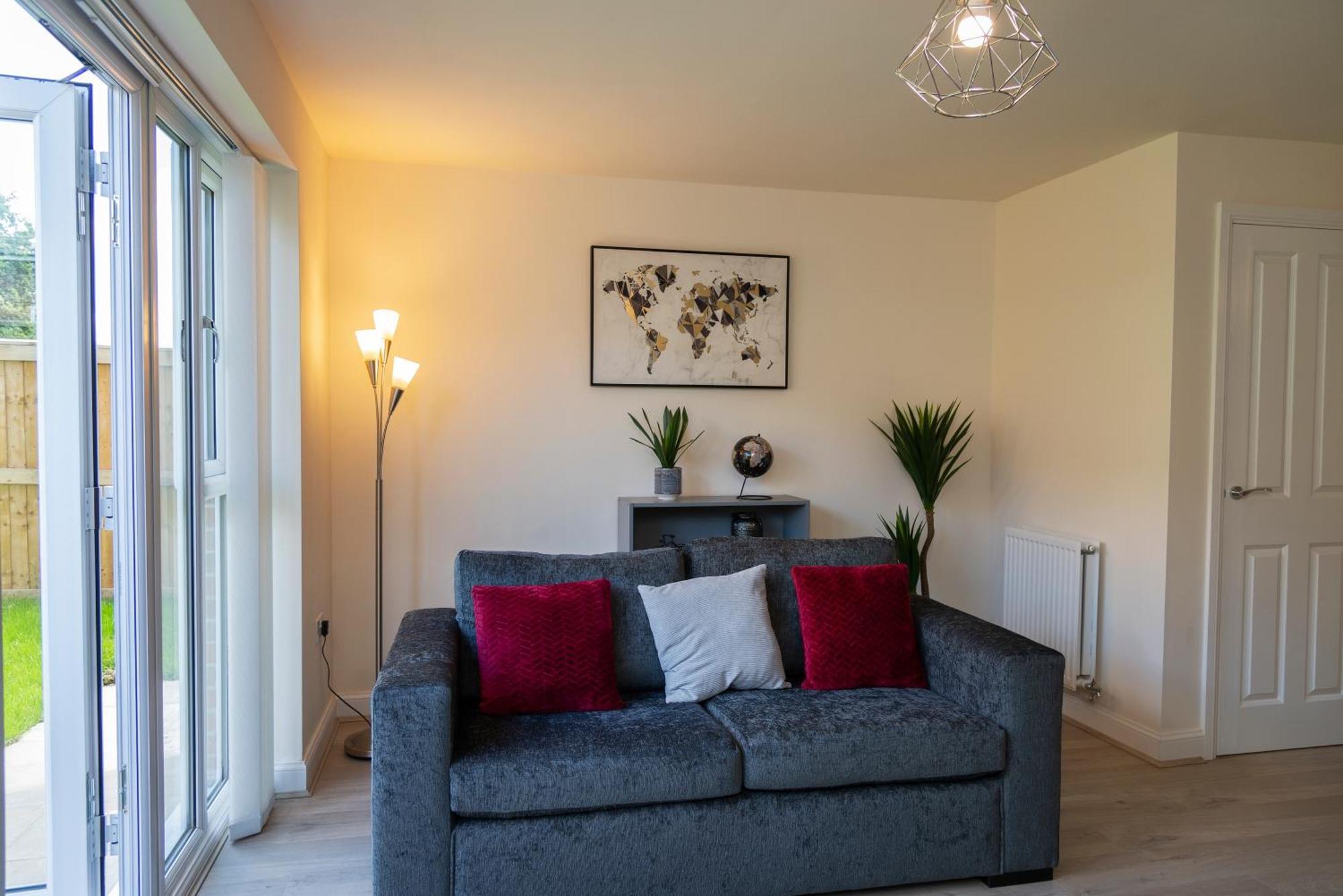 Apartment Spacious New Build By Our Short With Free Parking And Tv In Each Bedroom *