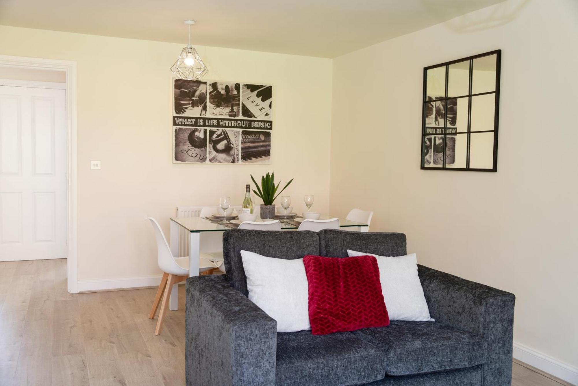 Spacious New Build By Our Short With Free Parking And Tv In Each Bedroom Apartment Macclesfield