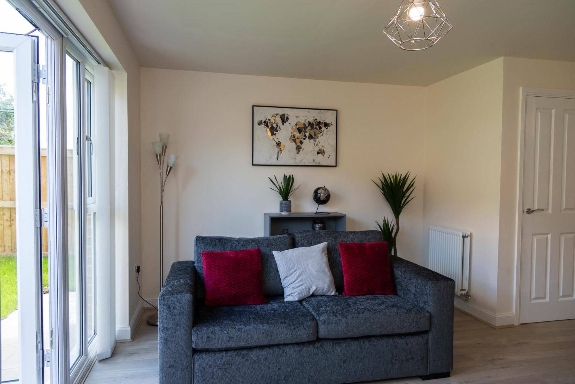 Spacious New Build By Our Short With Free Parking And Tv In Each Bedroom Apartment